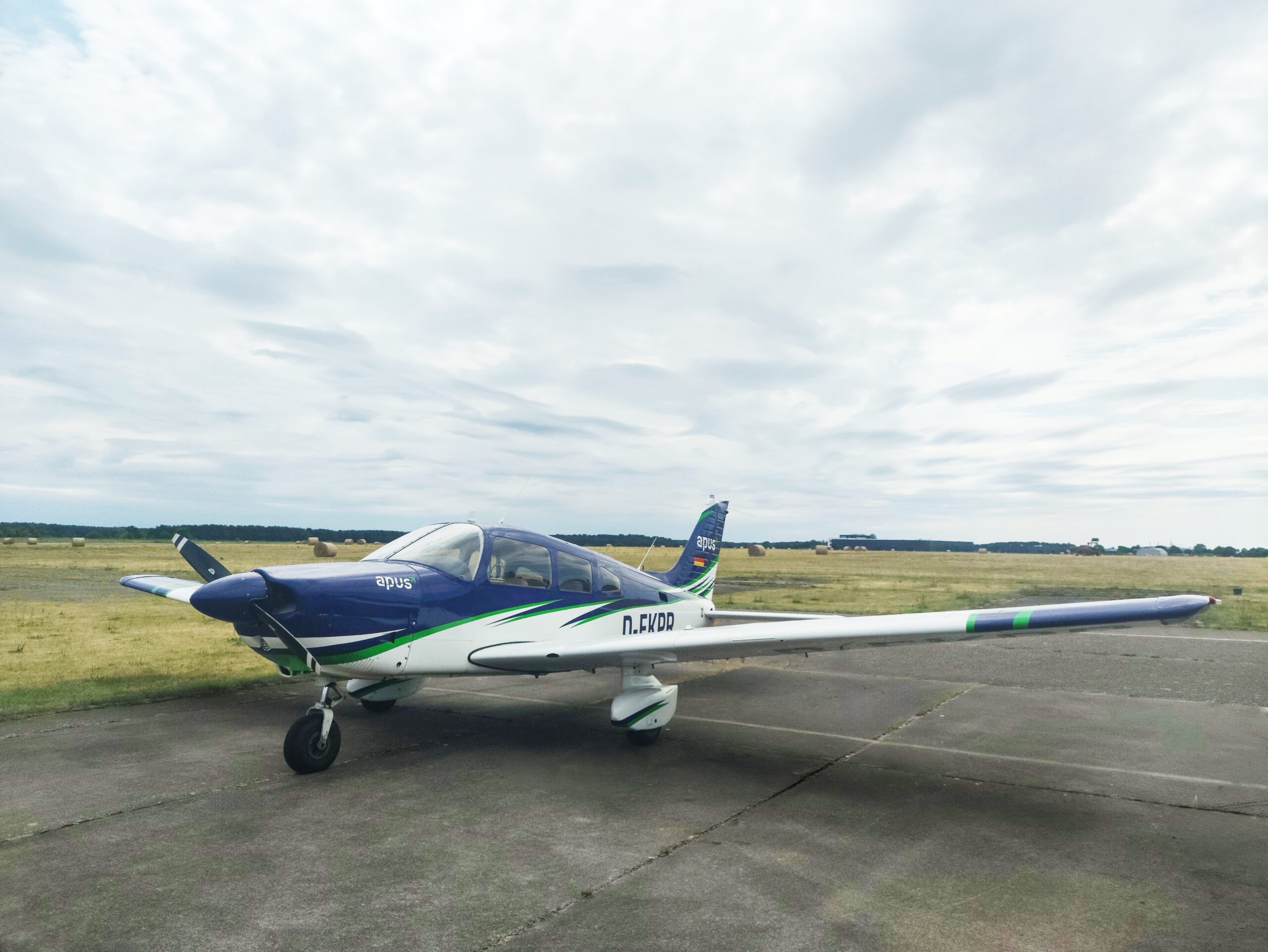 Flugzeugcharter Piper PA28-181 Archer II Außenansicht