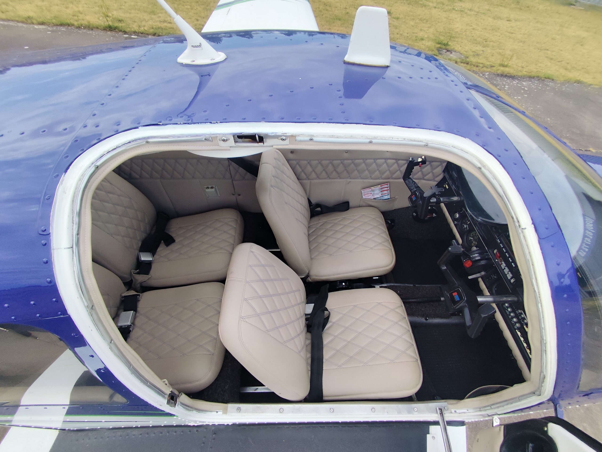 Flugzeugcharter Piper PA28-181 Archer II Innenansicht