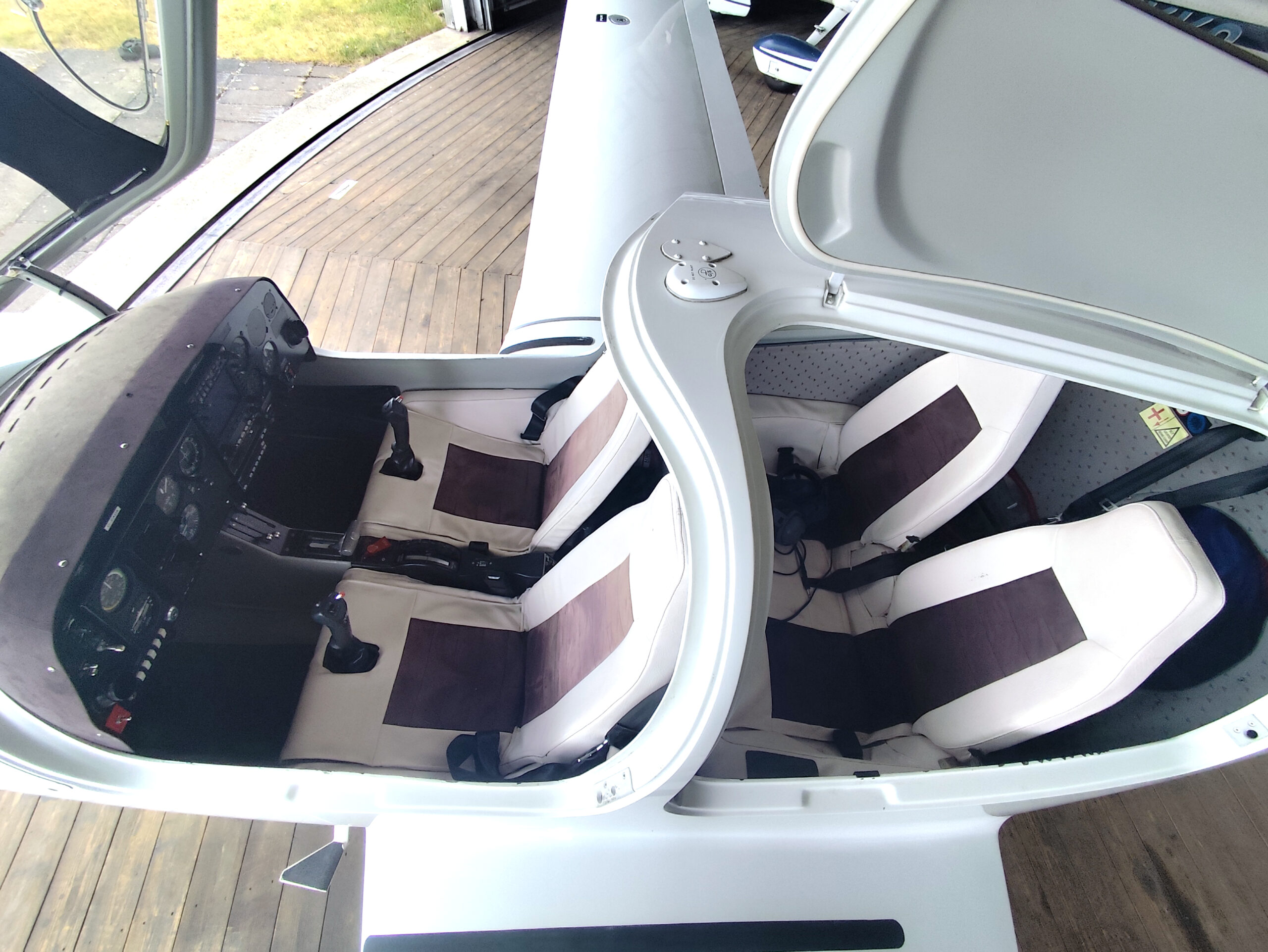 Flugzeugcharter Diamond DA 40 Innenansicht
